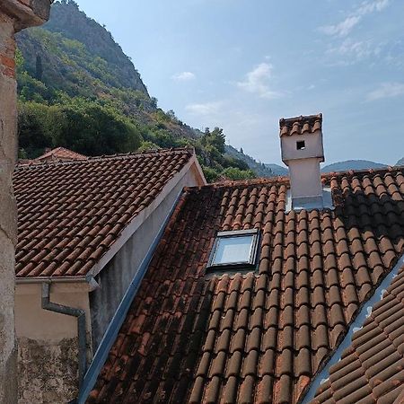 Nova Dvokrevetna Soba Sa Dva Odvojena Kreveta I Zajednickim Kupatilom Hotel Kotor Luaran gambar