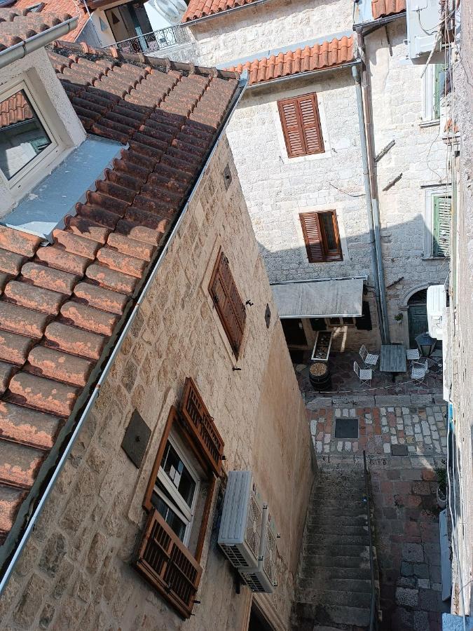 Nova Dvokrevetna Soba Sa Dva Odvojena Kreveta I Zajednickim Kupatilom Hotel Kotor Luaran gambar