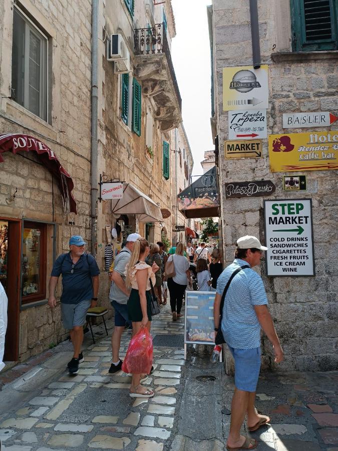 Nova Dvokrevetna Soba Sa Dva Odvojena Kreveta I Zajednickim Kupatilom Hotel Kotor Luaran gambar
