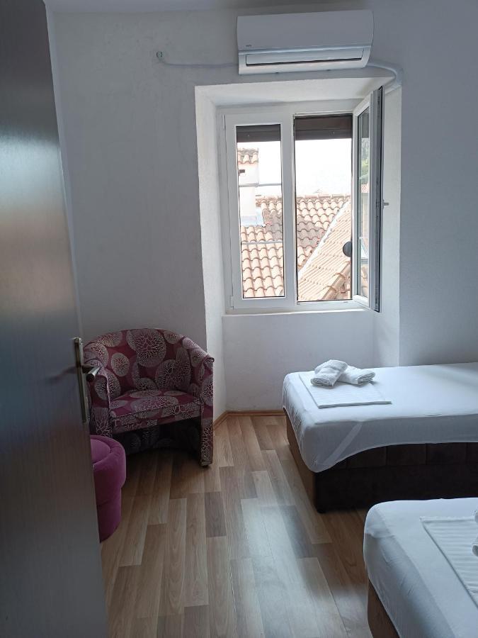 Nova Dvokrevetna Soba Sa Dva Odvojena Kreveta I Zajednickim Kupatilom Hotel Kotor Luaran gambar