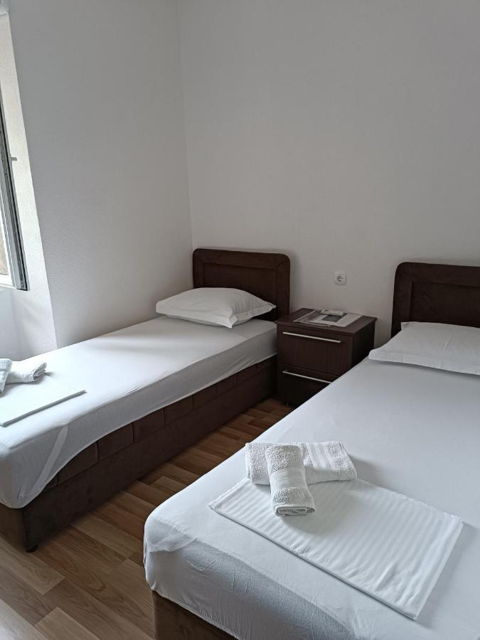 Nova Dvokrevetna Soba Sa Dva Odvojena Kreveta I Zajednickim Kupatilom Hotel Kotor Luaran gambar