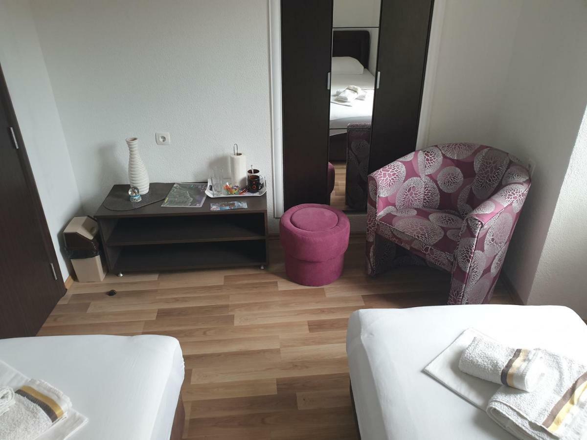 Nova Dvokrevetna Soba Sa Dva Odvojena Kreveta I Zajednickim Kupatilom Hotel Kotor Luaran gambar