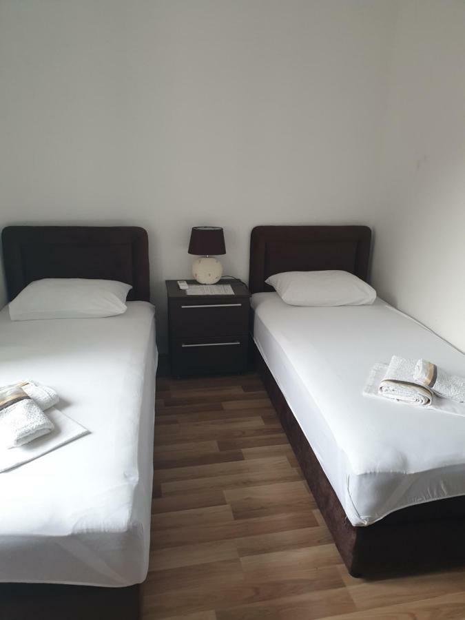 Nova Dvokrevetna Soba Sa Dva Odvojena Kreveta I Zajednickim Kupatilom Hotel Kotor Luaran gambar